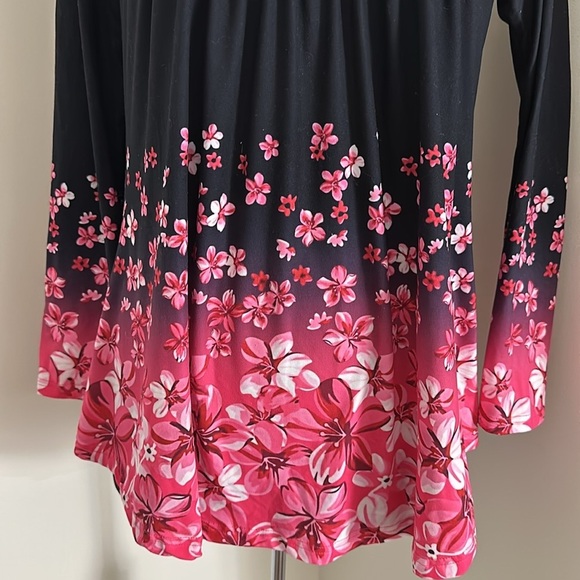 Black with Bright Pink Abstract Pattern Size Medium - Picture 4 of 9